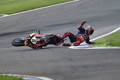 Fotostrecke: Crash von Bradl im WorldSBK-Training am Lausitzring