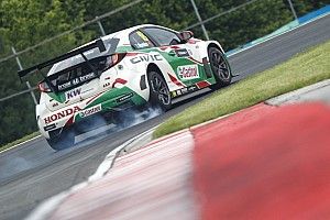 WTCC Hongarije: Monteiro wint sprintrace, Björk met lege handen