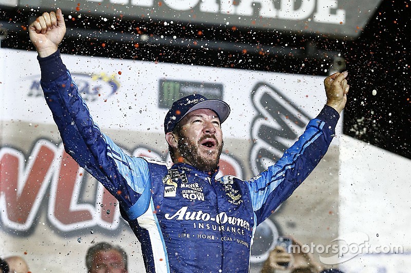 Truex Jr. vence prova acidentada no Kansas