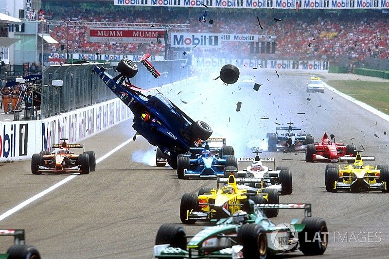 No aniversário de Burti, F1 “presenteia” piloto com acidente
