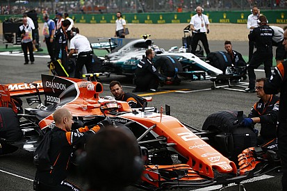 Mercedes и Ferrari отказались поставлять моторы McLaren