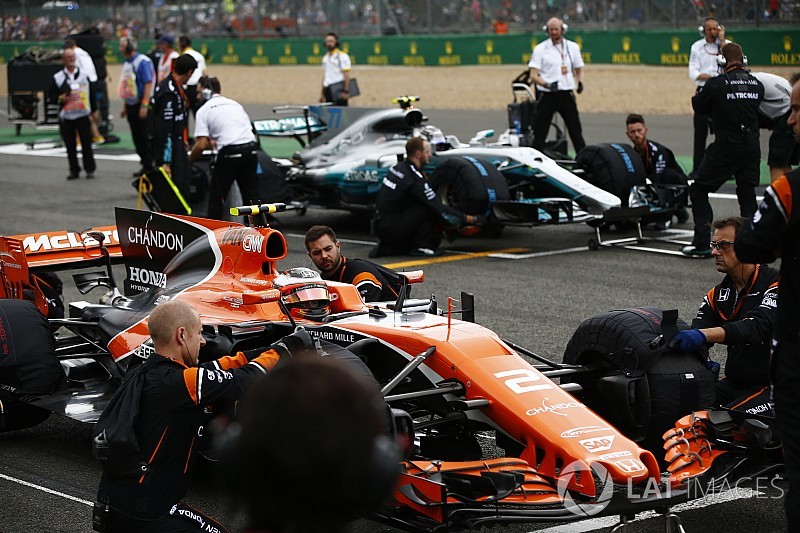 Mercedes и Ferrari отказались поставлять моторы McLaren