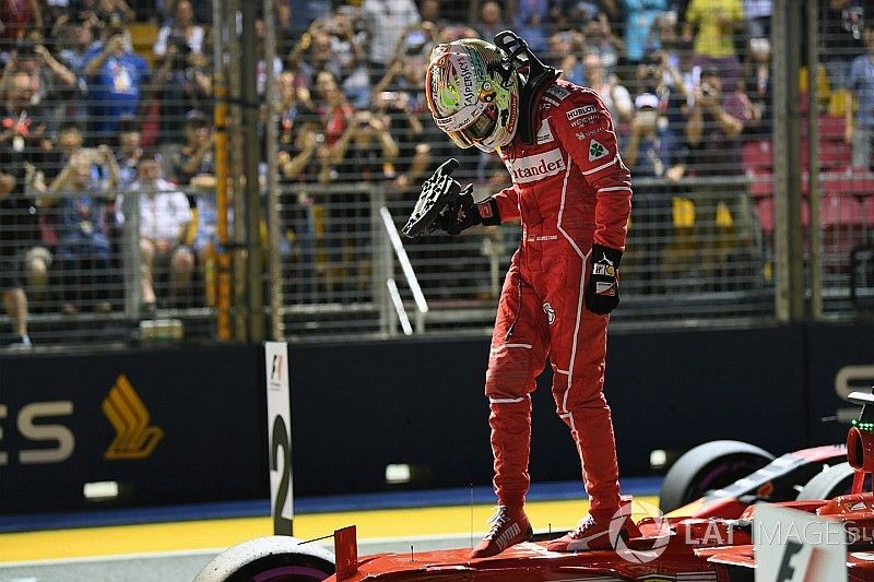 Ganador de la pole Sebastian Vettel, Ferrari celebra en parc ferme