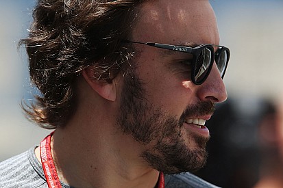 Lauda nem tágít: "Alonso nem jöhet a Mercedeshez"