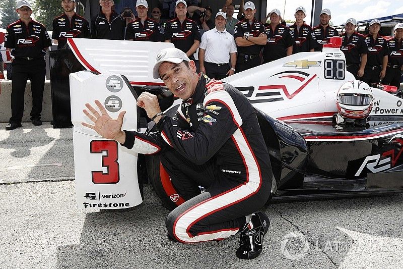 Polesitter Helio Castroneves, Team Penske Chevrolet