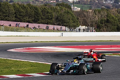Estadísticas de los test: Mercedes y Ferrari, cara; McLaren, cruz