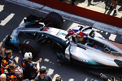Mercedes сделала дубль в Канаде, Ferrari провалилась