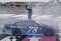 NASCAR in Charlotte: Martin Truex Jr. frühzeitig in der nächsten Playoff-Runde