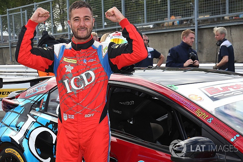 Brands Hatch BTCC: Goff takes pole, Turkington 17th