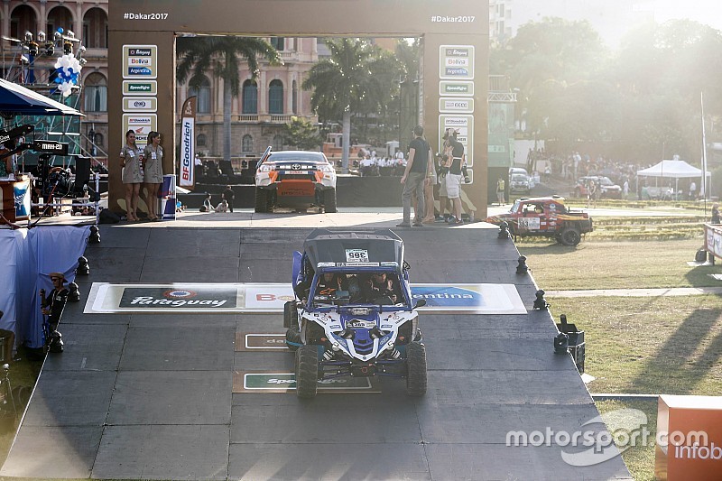 Joan Font acaba su primera aventura en el Dakar trágicamente