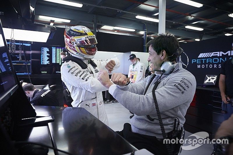 Wolff harus perbaiki hubungan dengan Hamilton jelang 2017