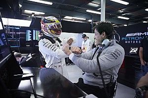 Wolff harus perbaiki hubungan dengan Hamilton jelang 2017