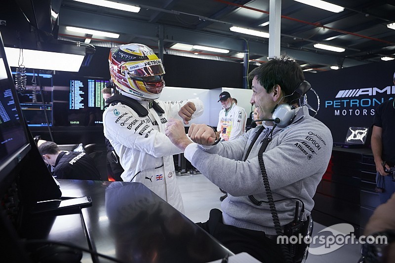Wolff harus perbaiki hubungan dengan Hamilton jelang 2017