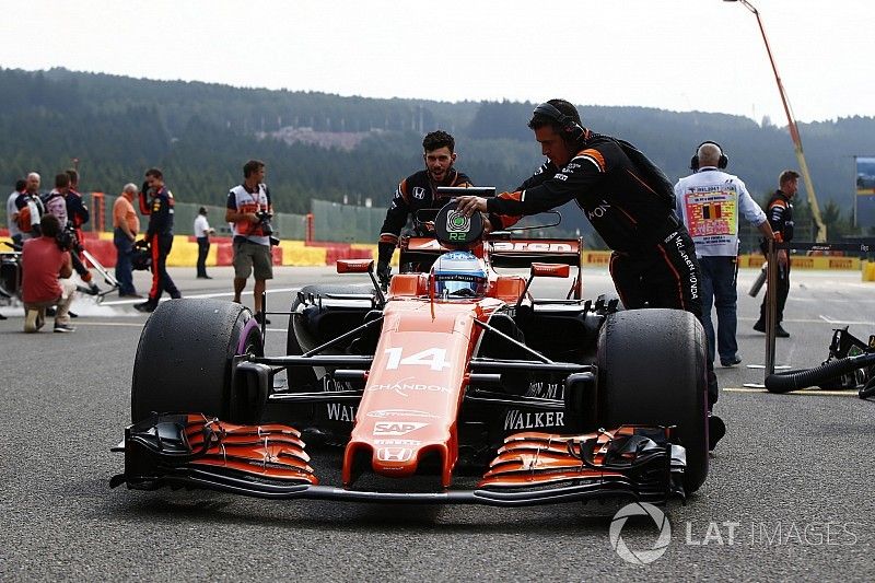 Sokkoló: így esett rá Palmer Alonso McLaren-Hondájára