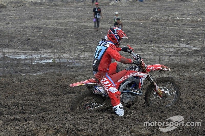 Hujan dan trek berlumpur, Race 2 MXGP Indonesia dibatalkan