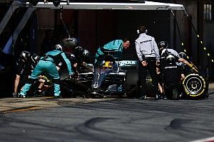 VÍDEO: Treinando para Melbourne, Mercedes faz pit em 1s8