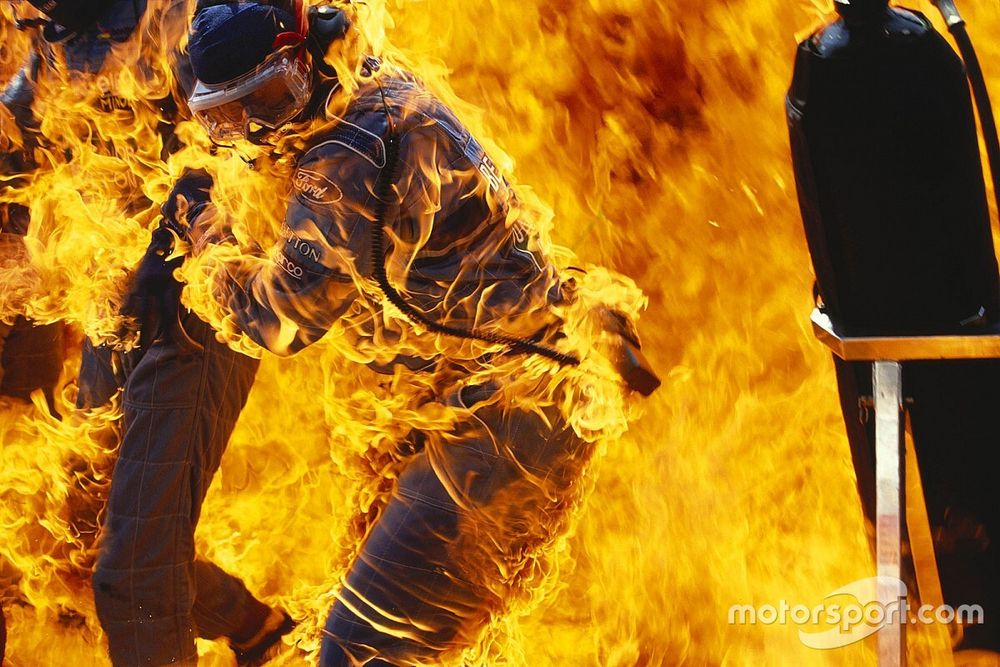 L'incendio durante il pitstop di Jos Verstappen, Benetton B194 Ford