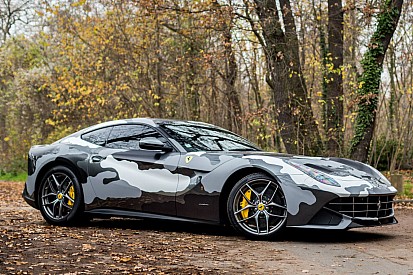 Photos - Une Ferrari F12berlinetta en mode camouflage