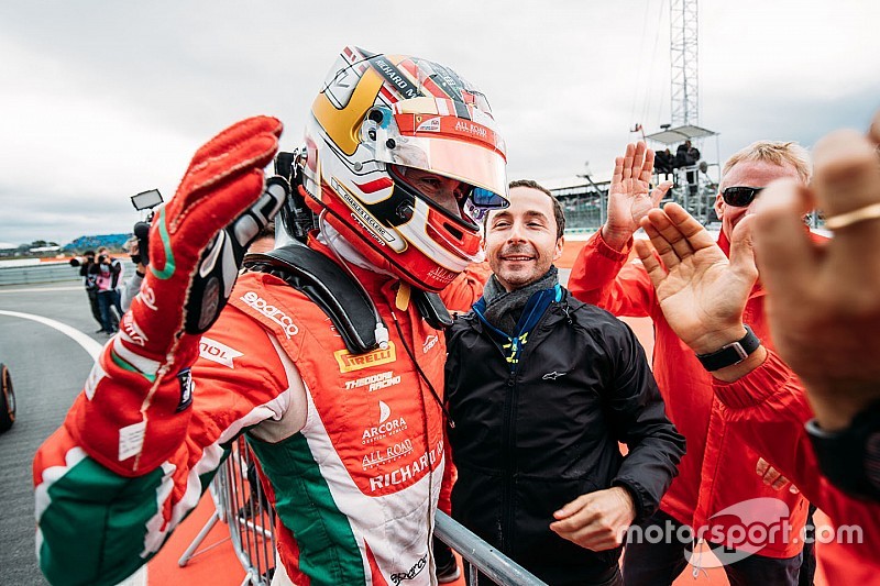 Leclerc elhunyt apjának ajánlotta az F2-es címet
