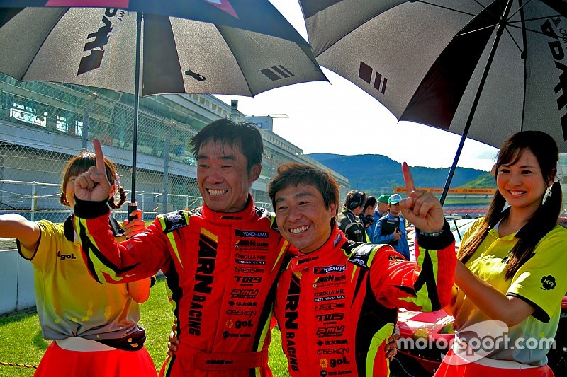 【S耐】念願の初優勝。永井宏明「クールスーツが壊れても集中できた」