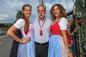 Carey dice que seguirá habiendo "chicas guapas" en la F1