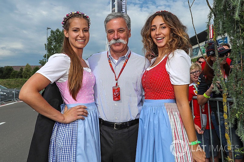 Carey dice que seguirá habiendo "chicas guapas" en la F1