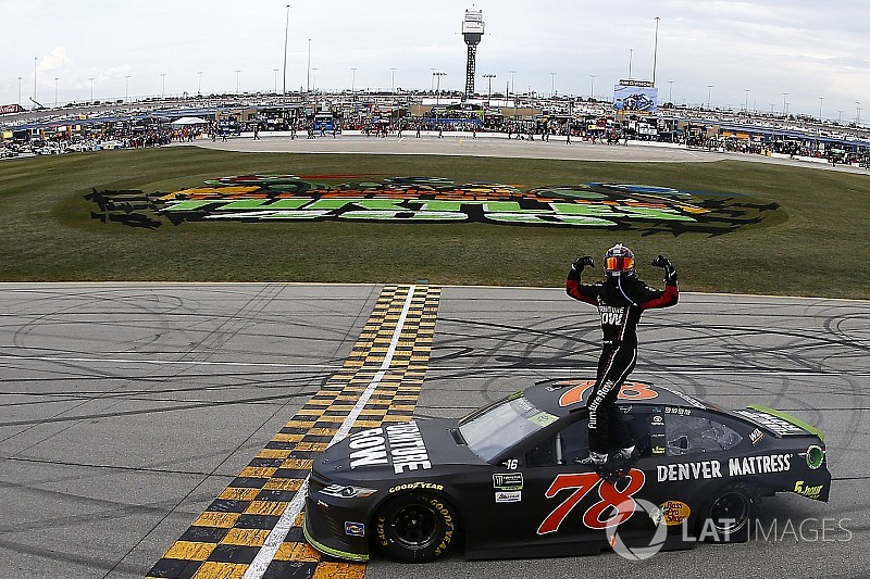 NASCAR in Chicago: Martin Truex Jr. triumphiert beim Playoff-Auftakt