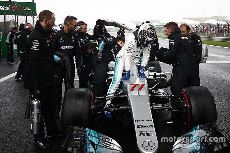 Valtteri Bottas, Mercedes AMG, arrive sur la grille