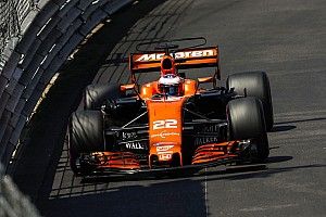 Formel 1 2017 in Monaco: Jenson Button startet aus der Boxengasse