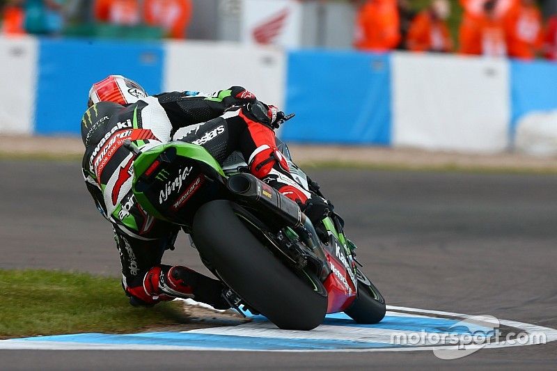 Une perte de pression de son pneu a fait chuter Jonathan Rea