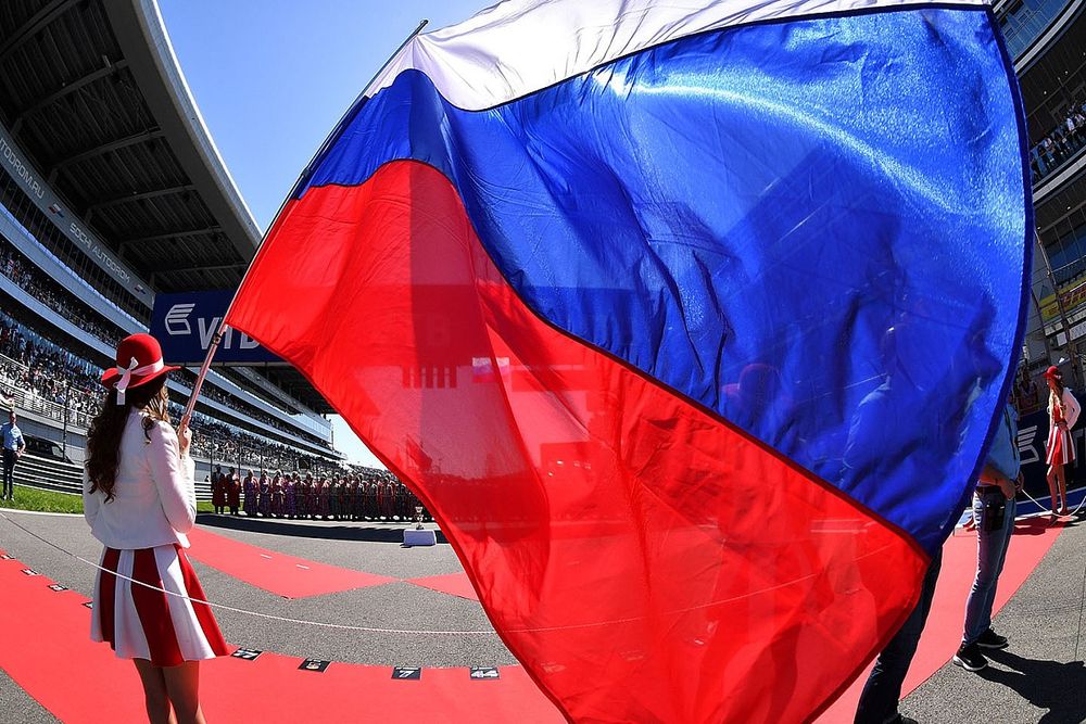 Трех российских пилотов и одну команду лишили флага и гимна. Поддержим их!