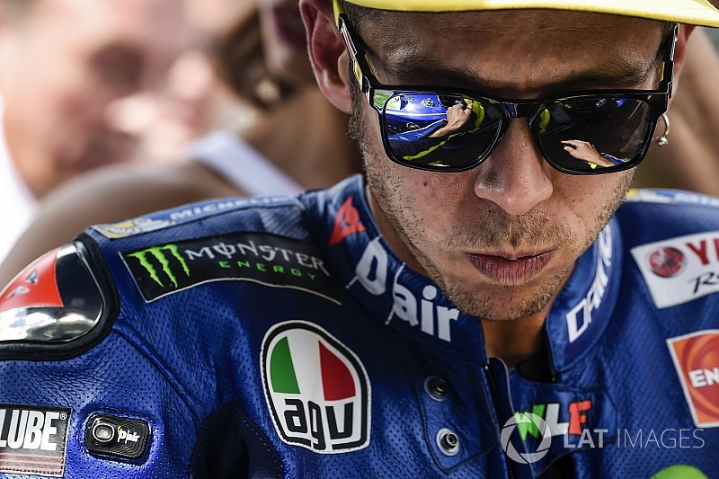 Yamaha terpuruk, Rossi belum mau pikirkan gelar