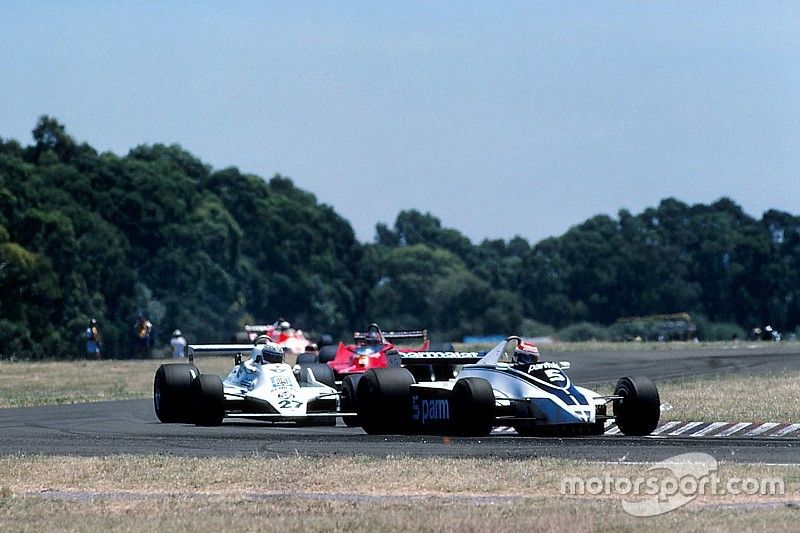 Nelson Piquet, Brabham BT49 delante de Alan Jones, Williams FW07