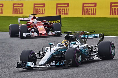 Hamilton szerint a Mercedes nem koncentrálhat 2018-ra, mert akkor veszíteni fognak