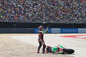 Взаимные упреки и угроза увольнения. Что происходит у Лоуса с Aprilia?
