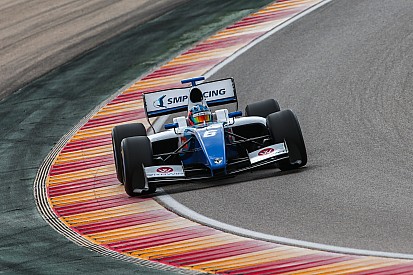 Isaakyan gana tras un toque entre Palou y Fittipaldi en Nürburgring
