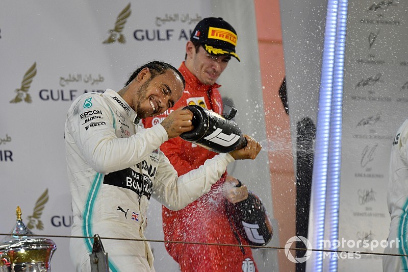 Így örült Hamilton a Bahreini Nagydíjon szerzett szerencsés győzelmének