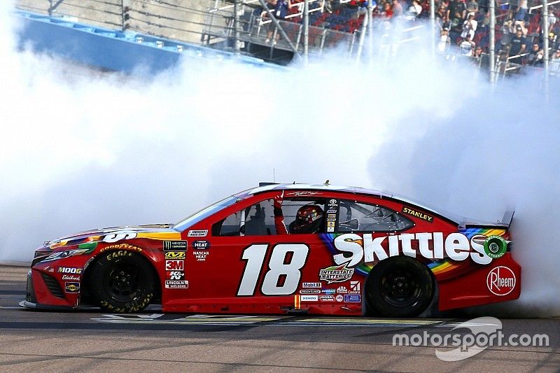 Kyle Busch supera a Truex y llega a 199 victorias