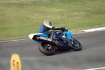 Conduire une moto sur circuit : quelles sont les assurances nécessaires ?