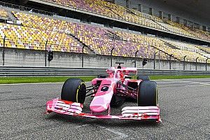 Minden idők legfurcsább F1-es festését mutatták be Kínában: az 1000. nagydíj