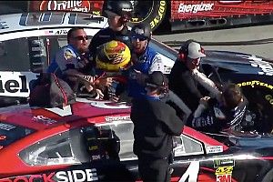 VÍDEO: Classificação da NASCAR é marcada por briga nos boxes