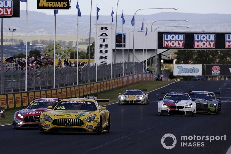 #999 Mercedes-AMG Team GruppeM Racing Mercedes AMG GT GT3: Maximilian Buhk, Raffaele Marciello, Maximilian Götz, #888 Mercedes-AMG Team Vodafone Mercedes AMG GT GT3: Craig Lowndes, Jamie Whincup, Shane van Gisbergen