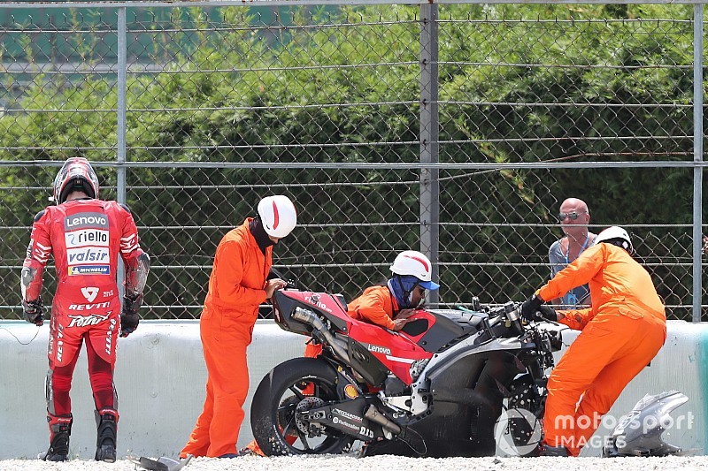 Petrucci: "Oggi ho fatto un gran tempo. Peccato aver distrutto la carena nuova dopo 1 minuto"