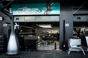 Mercedes krijgt stevige kritiek door omstreden sponsordeal