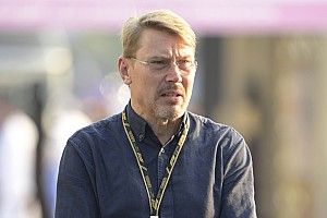 Хаккинен предупредил Леклера: Теперь Сайнсу побеждать будет проще