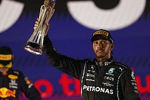 Hamilton „nem pazarol energiát” arra, hogy a vb-cím esetleg egy ütközéssel dől majd el
