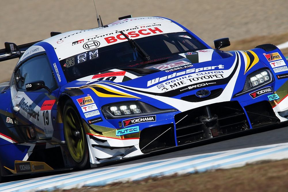 Super GT Motegi: Miyata puts Bandoh Toyota on pole