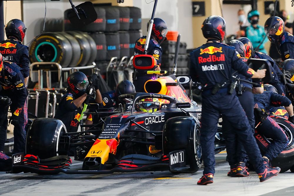 Red Bull ook in pits superieur tijdens GP van Abu Dhabi