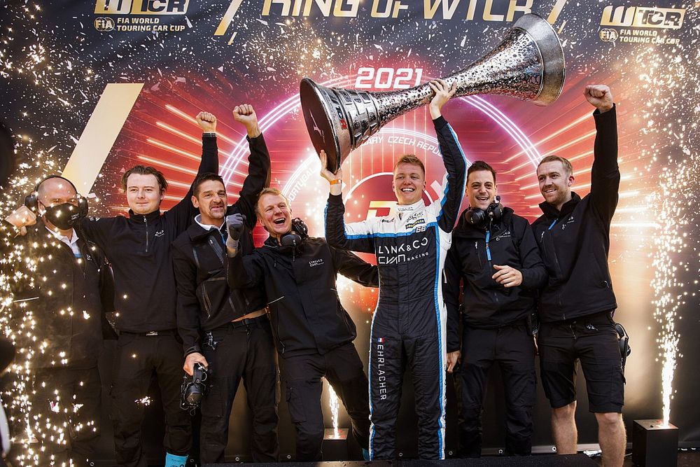 Champion Yann Ehrlacher, Cyan Racing Lynk & Co Lynk & Co 03 TCR with the team