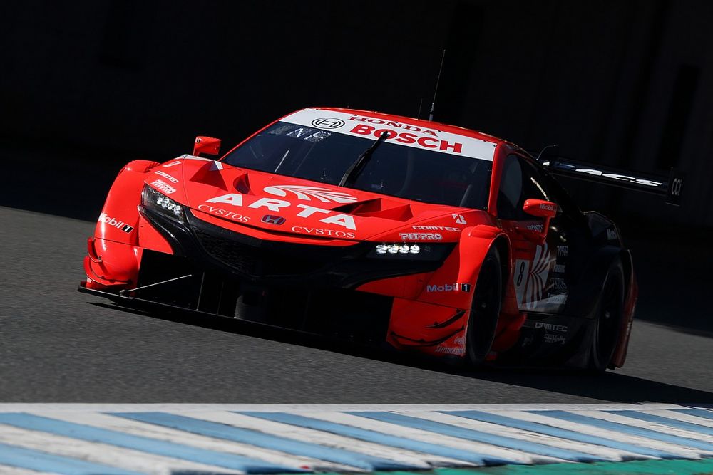 スーパーGT第7戦もてぎ決勝順位速報:8号車ARTAが2連勝! ファイナルラップに首位12号車GT-Rが失速